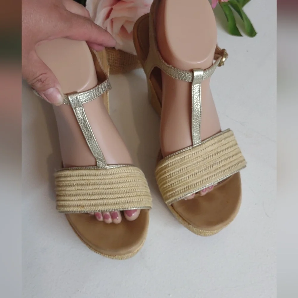 UGG sandal shoes for women size 10